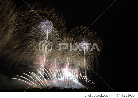 四大煙火師的盛宴<利根川花火大會2022> 94433606