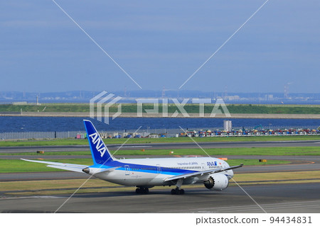 客機駛向跑道 噴氣式飛機 機場旅行圖像 出發圖像 客機駛向跑道 噴氣式飛機 機場旅行圖像 出發圖像 94434831