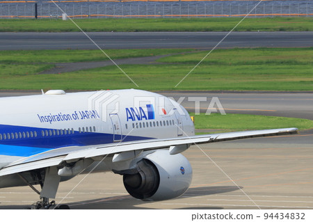 客機駛向跑道 噴氣式飛機 機場旅行圖像 出發圖像 客機駛向跑道 噴氣式飛機 機場旅行圖像 出發圖像 94434832