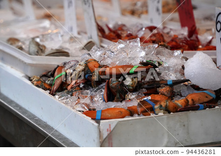 new york city chinatown fish market 94436281