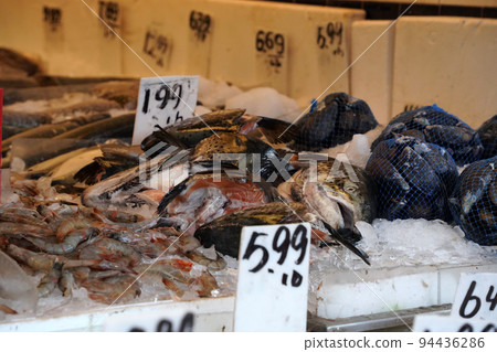new york city chinatown fish market 94436286