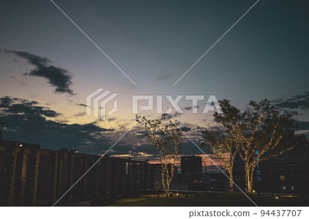 黃昏時的照明 黃昏時的照明 94437707