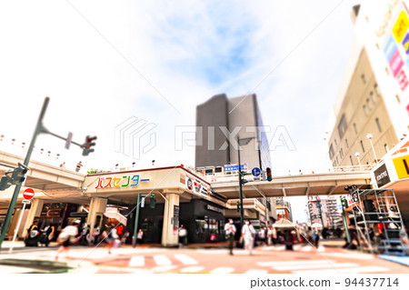 Weekend scramble crossing (in front of Bandai Bus Center, Niigata City) 94437714