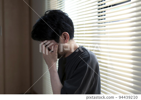 一個飽受疲勞折磨的人 94439210