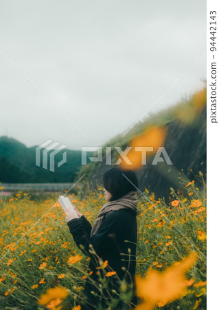 鮮花和婦女 94442143