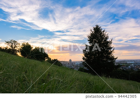 東京多摩市 Seiseki Sakuragaoka，黃昏的櫻岡公園，Yuuhi no Oka 94442305