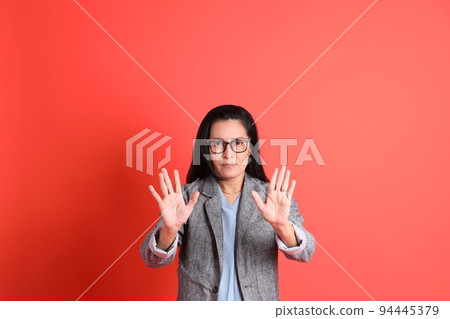 Senioe Business Woman 94445379