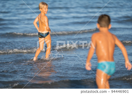 Two little boys enjoying on the sea 94446901