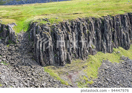 High cup Nick, U shaped valley in North Pennines High cup Nick, U shaped valley in North Pennines 94447976