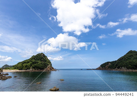 Oura Bay on the south side of Copper Island in Meotoura on the Nichinan Coast, a beach with rocky areas and sandy beaches all to yourself 94449241