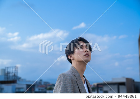portrait of a man looking up at the sky 94449861
