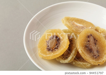 Dried kiwifruit 94451797