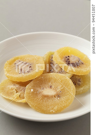 Dried kiwifruit 94451807
