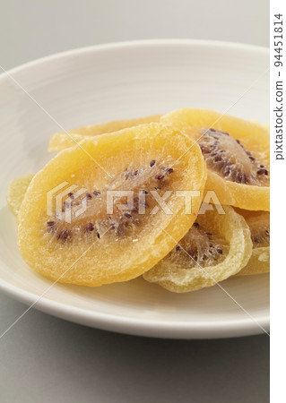 Dried kiwifruit 94451814