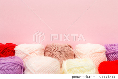 Warm-colored yarn ball 100% acrylic yarn 94451843