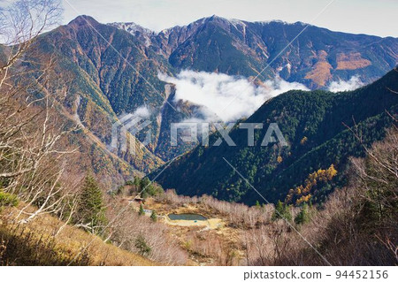 Southern Alps Kita-dake Climbing Autumn Leaves Route 94452156