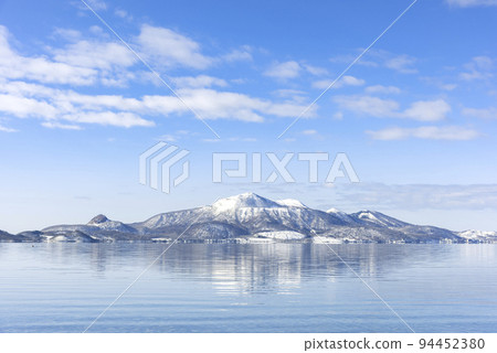 洞爺湖的有珠山、昭和山新山草別町 94452380