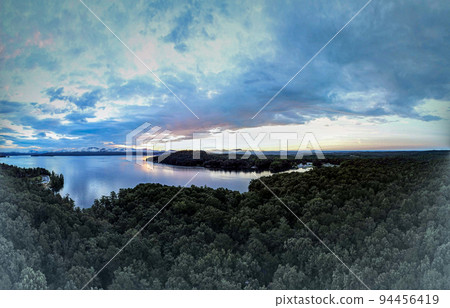 beautiful early morning sunrise on lake jocassee south carolina 94456419