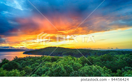beautiful early morning sunrise on lake jocassee south carolina 94456424