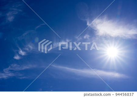 伴隨著清爽的秋空和耀眼的陽光 伴隨著清爽的秋空和耀眼的陽光 94456837