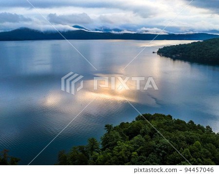 beautiful early morning sunrise on lake jocassee south carolina 94457046