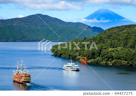 Lake Ashinoko and Mt. Fuji in autumn, Hakone Town, Kanagawa Prefecture 94457275