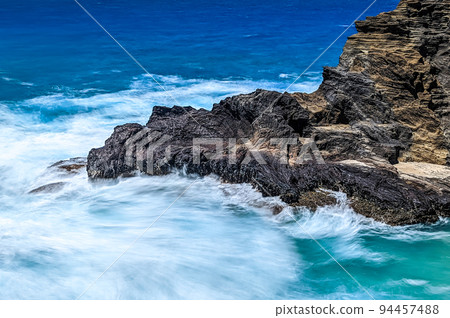 View of Halona Cove, Oahu, Hawaii, on a sunny summers day. 94457488