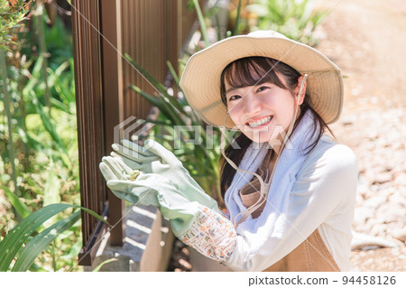 Woman finds a frog while gardening Woman finds a frog while gardening 94458126