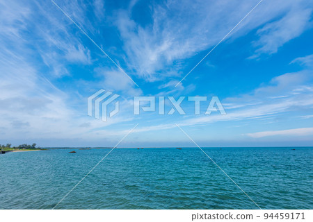 沖繩縣宮古島伊良部島澤田海灘的漲潮景色 沖繩縣宮古島伊良部島澤田海灘的漲潮景色 94459171