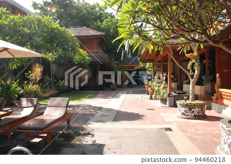 Hotel courtyard (Kuta/Bali/Indonesia) 94460218