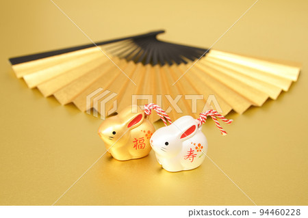 Year of the Rabbit New Year's card material Gold and silver rabbits and a gold folding fan Gold back Year of the Rabbit New Year's card material Gold and silver rabbits and a gold folding fan Gold back 94460228