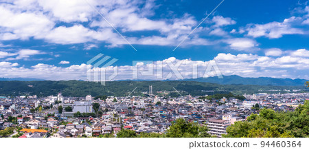 《埼玉縣》秩父市區街景/羊山公園眺望丘陵 94460364