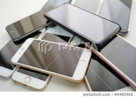 Many smartphones | Used | Recycling | Crime | Eco 94460468