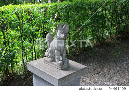 Shiratama Inari Shrine in the Japanese garden at the Chinzanso Hotel in Tokyo Shiratama Inari Shrine in the Japanese garden at the Chinzanso Hotel in Tokyo 94461409