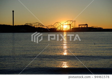 東京灣的第一縷日出[神奈川縣橫濱市金澤區]海洋公園 94461578