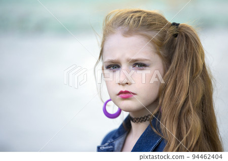 Little girl with bright makeup in retro style. Child model. 94462404