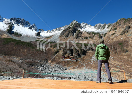 Overlooking Karasawa Cirque in late autumn 94464607