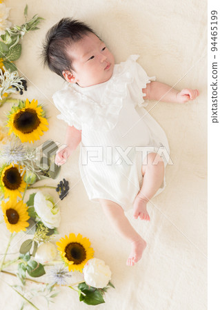 Family 1 month old baby 94465199