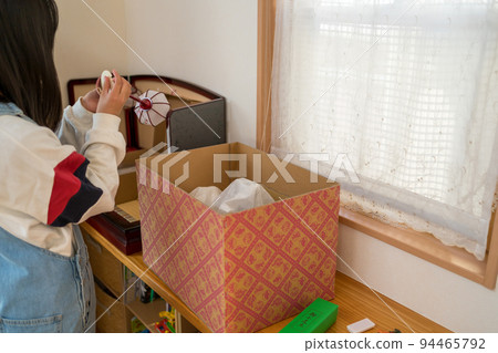 裝飾hina娃娃。把娃娃收起來。 94465792