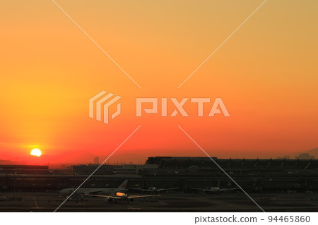 從羽田機場看日落和日落天空 94465860