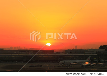 從羽田機場看日落和日落天空 從羽田機場看日落和日落天空 94465862