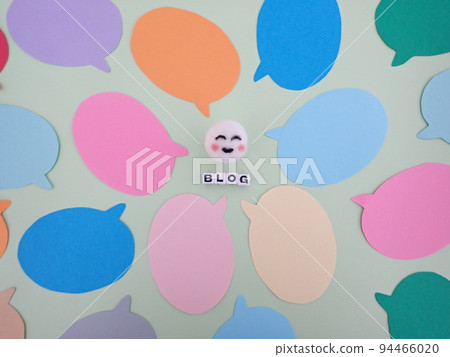 多個語音氣泡中心的博客詞和笑臉 多個語音氣泡中心的博客詞和笑臉 94466020