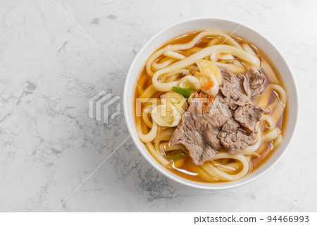 Meat noodles 94466993