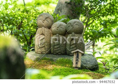 [神奈川縣]在長谷寺院內平靜的表情與地藏相得益彰 94467032