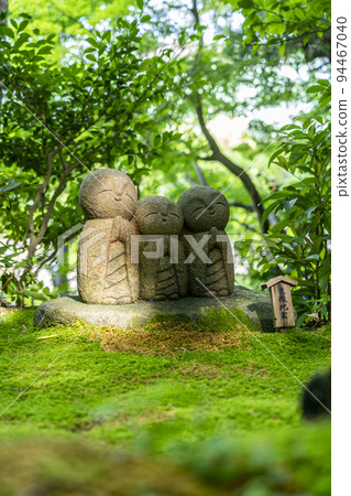 [Kanagawa Prefecture] A good match Jizo with a peaceful expression in the precincts of Hasedera Temple 94467040