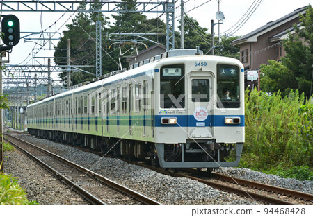 岩月至七里之間的鐵路東武野田線 8000 系列 94468428