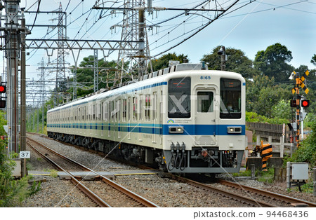 七里和岩月之間的鐵路東武野田線 8000 系列 七里和岩月之間的鐵路東武野田線 8000 系列 94468436
