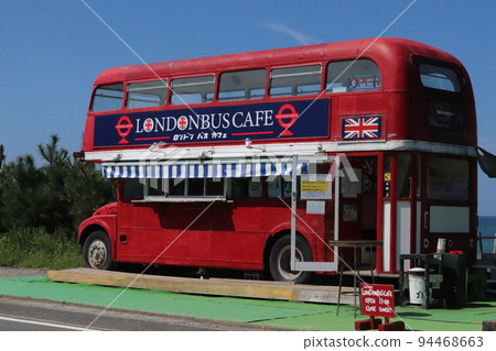 倫敦巴士咖啡廳一側 94468663