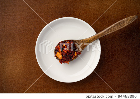 Eating lucian oil 94468896