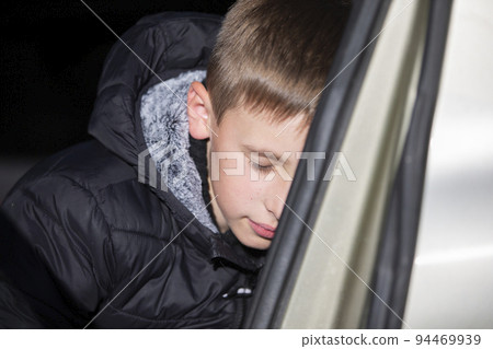 Tired child sleeps in the car.Tired child sleeps in the car. 94469939